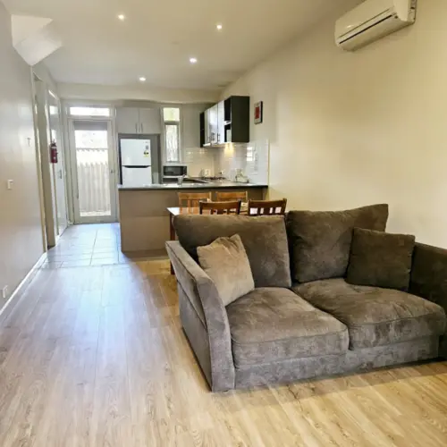 Central Shepparton Apartment 13 4